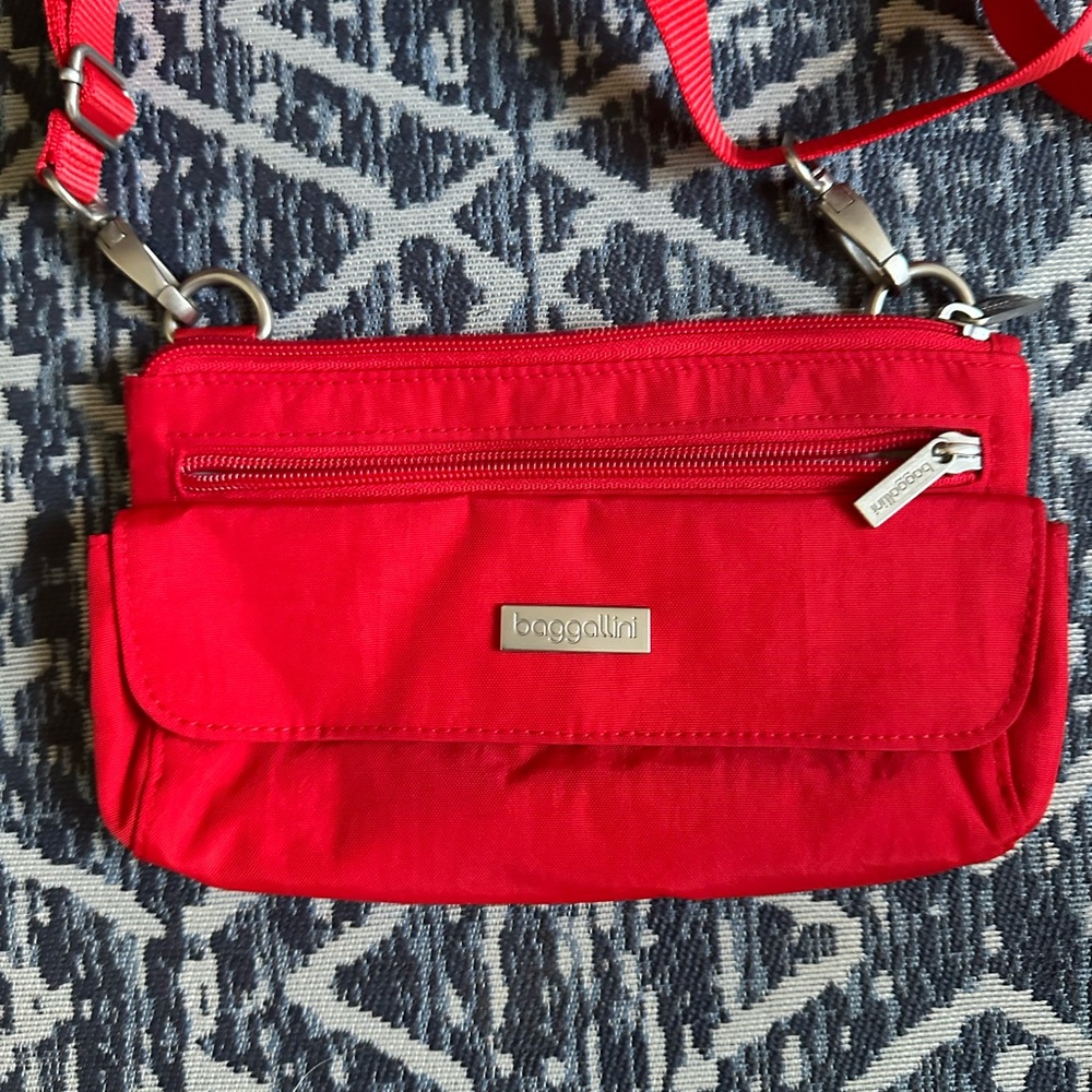Baggallini mini bag